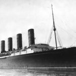 RMS_Lusitania_coming_into_port,_possibly_in_New_York,_1907-13-crop