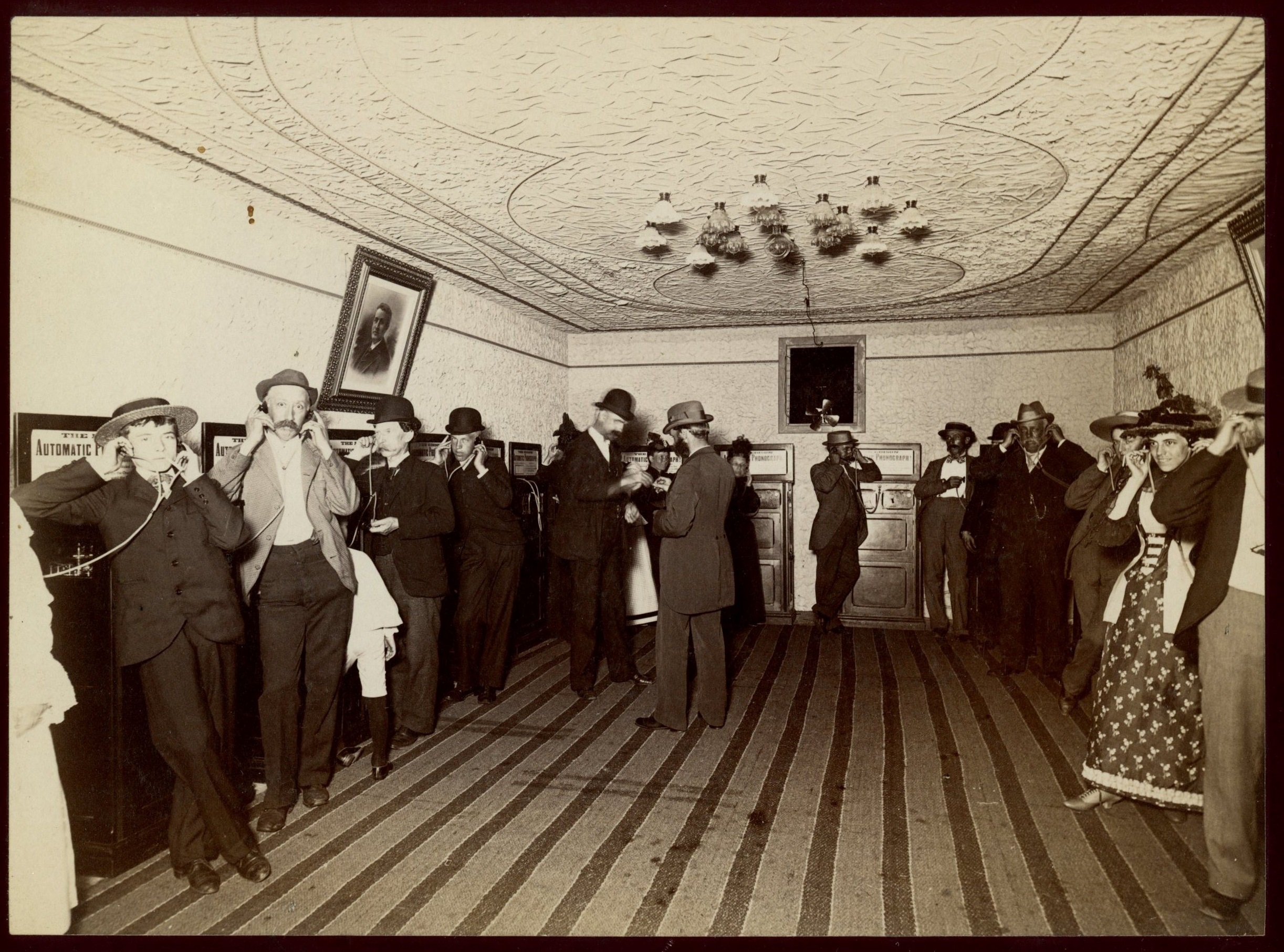 Photo of people in a public "phonograph parlor"